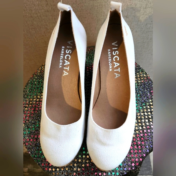 viscata Barcelona Shoes - Viscata Barcelona white and tan Espadrille Wedges Size 39(9) EUC